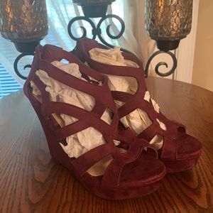 Burgundy Top Moda Strappy Platform Wedge Sandals. Size 9.